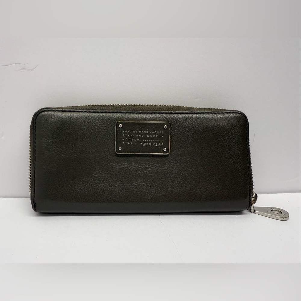 Marc by Marc Jacobs • Dark Grey Leather Style Zip Wallet